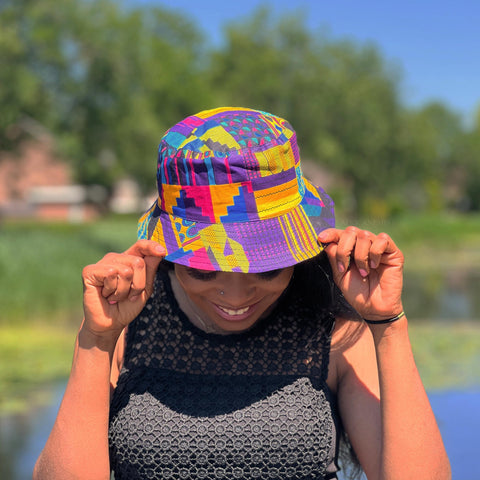 Bucket hat / Fischerhut mit afrikanischem Print - Multi color Kente lila - Kinder & Erwachsene Größen (Unisex)
