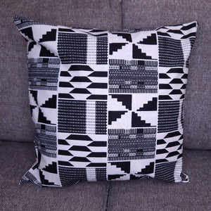 Afrikanisches Kissen | Weiß/schwarzes Kente  Print Stoff - Dekokissen 45x45 - 100% Baumwolle