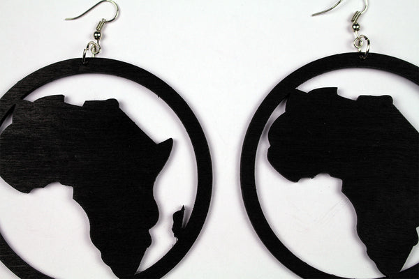 Afrikanische Ohrringe in verschiedenen Farben | Afrikanischer Kontinent im Kreis